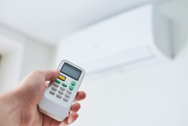 remote-control-for-air-conditioner-in-hand-2021-08-31-10-16-05-utc (1)-min good temperature for air conditioning in Venice FL